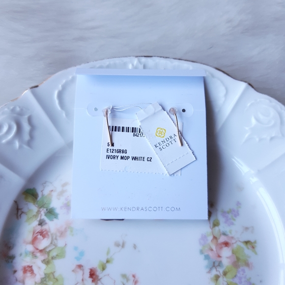 Kendra Scott Tulip Rose Gold Drop Earrings Ivory Pearl - Picture 6 of 7